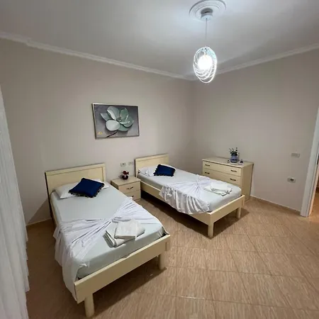 Roku Appartamento Vlorë
